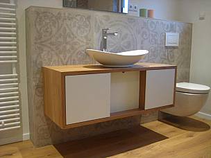 Kischbaum-Massivholz, natur geölt.