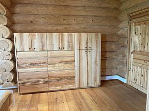 Kleiderschrank in Esche- Massivholz, natur geölt